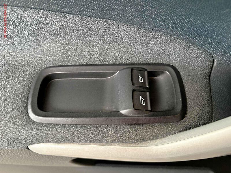 Ford Fiesta (2012) 1.25i, Výhř.sed. - fotka 12 z 15