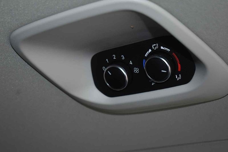 Ford Tourneo Custom je dobře jezdící vůz pro opravdu velké rodiny