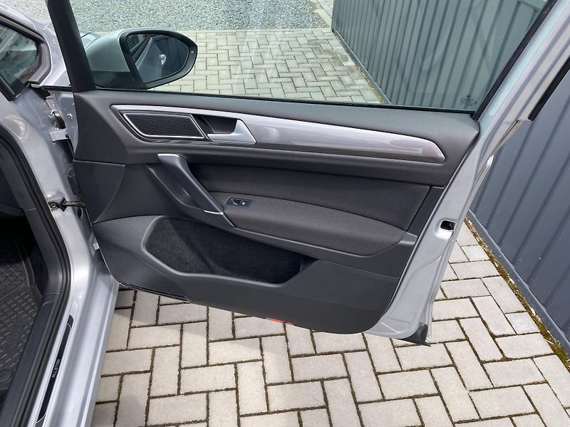 Volkswagen Golf Sportsvan 1.2 TSI ALLSTAR - CLIMATRONIC - fotka 34 z 39