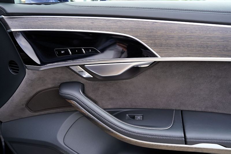 Audi A8 50 TDI Quattro 210 Kw/B&O/Matr - fotka 26 z 49