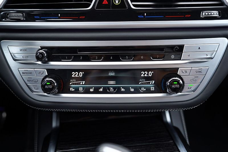 BMW Řada 7 740d xDrive/Laser/M paket/20/Č - fotka 39 z 50