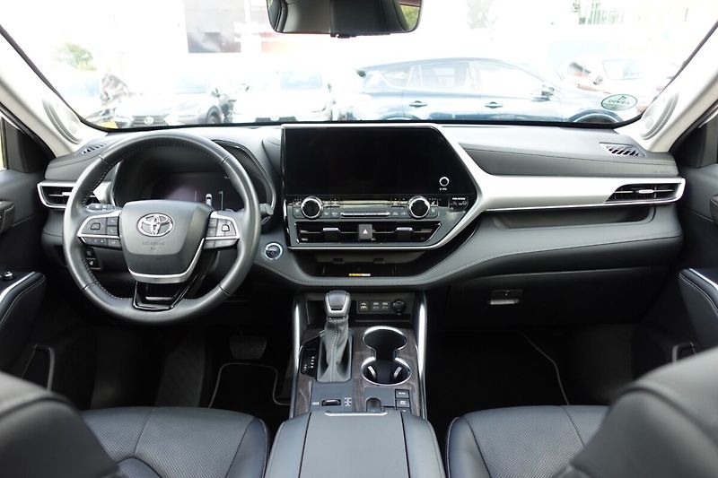 Toyota Highlander 2,5HSD Executive + Skyview (Pr - fotka 19 z 38