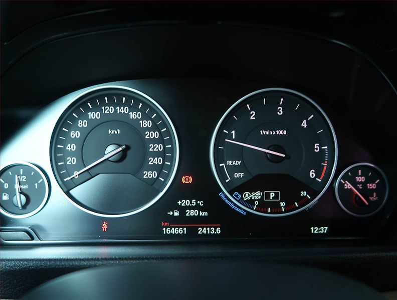 BMW Řada 3 (2016) Luxury Line 320d xDrive GT - fotka 11 z 18