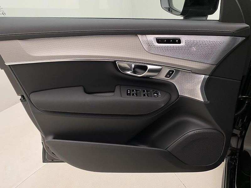 Volvo XC90 T8 RECHARGE BLACK EDITION 7m - fotka 7 z 70