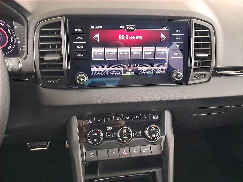 Škoda Karoq (2021) Sportline 1.5 TSI - fotka 12 z 28