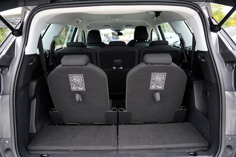 Peugeot 5008 1.6 HDI automat/88KW/7MÍST/ČR - fotka 12 z 44