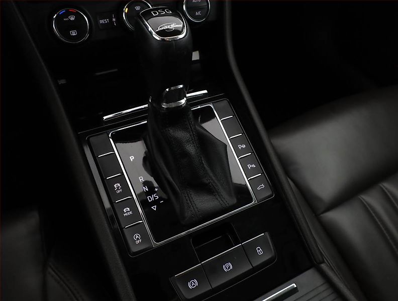 Škoda Superb (2016) Laurin&Klement 2.0 TDI 4x4 - fotka 11 z 17