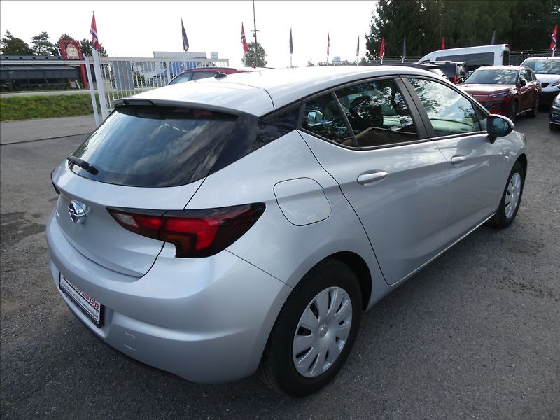 Opel Astra 1,4 i 74kW 2x kola, serviska - fotka 9 z 39