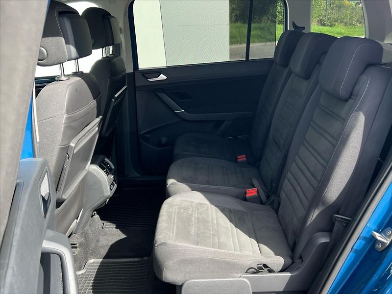 Volkswagen Touran 1,5 TSi 110kW HIGHLINE - fotka 13 z 27