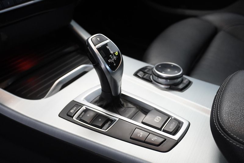 BMW X3 3.0d 230 kW XDRIVE AUTOMAT - fotka 16 z 32