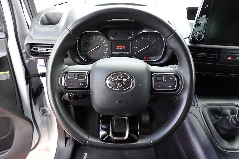 Toyota ProAce City Verso 1.5 D4-D 130 6 MT Long 5D Fami - fotka 17 z 31