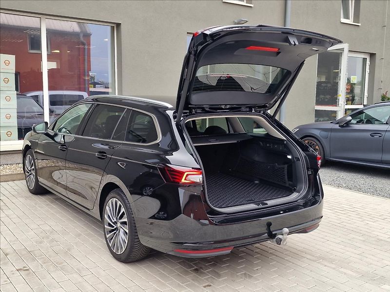 Škoda Superb 1.5 TSI DSG 110kW L&K Combi - fotka 43 z 50