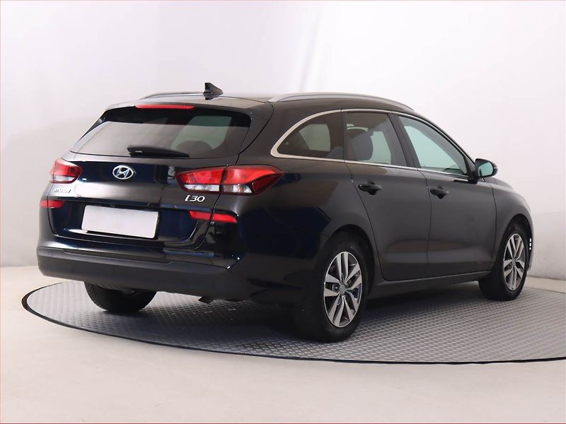 Hyundai i30 (2020) Family 1.6 CRDi, Serv.kniha - fotka 5 z 21