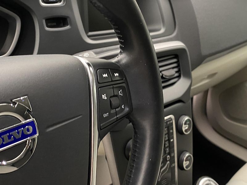 Volvo V40 D2 MOMENTUM CZ 1.maj. - fotka 20 z 44