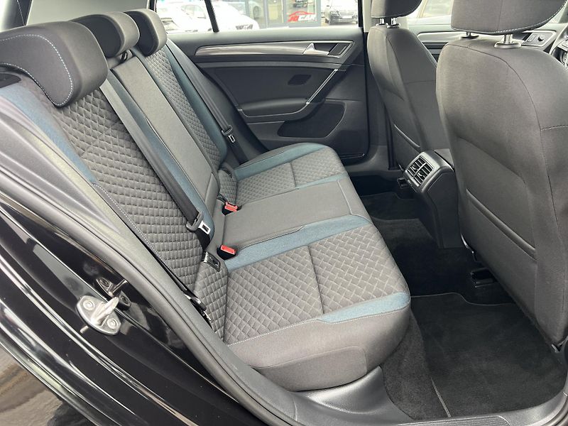 Volkswagen Golf IQ.DRIVE 1.6TDi DSG KLIMA ALU - fotka 41 z 55