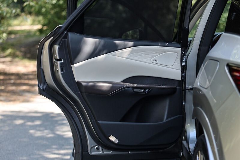 Lexus RX 450h plus 450H+ 2,5 PHEV LUXURY, TAŽNÉ Z - fotka 21 z 33