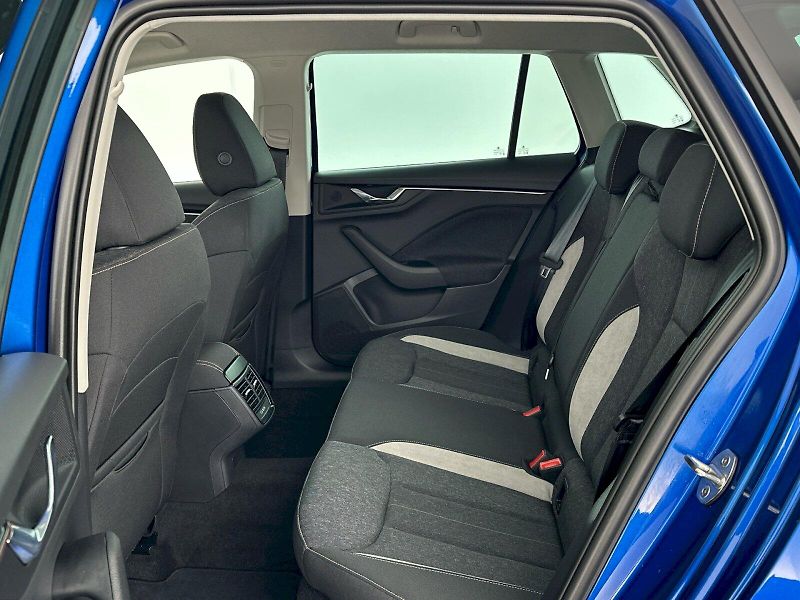 Škoda Kamiq (2025) 1.0TSI 85kW Top Selection - fotka 8 z 31