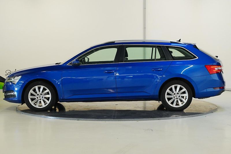 Škoda Superb - fotka 3 z 31
