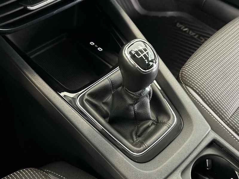 Škoda Octavia Ambition - fotka 27 z 29