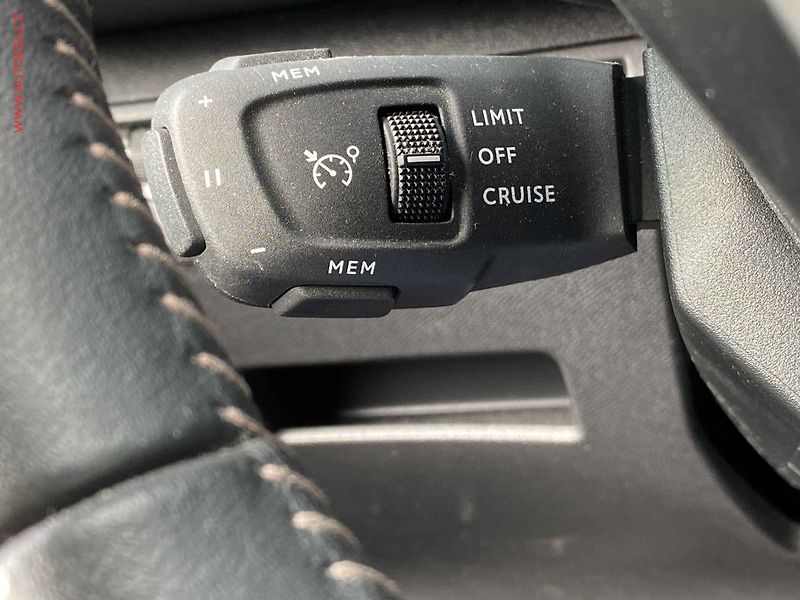 Peugeot 5008 (2023) 1.2 PT, Active, AT, LED, navi - fotka 13 z 20