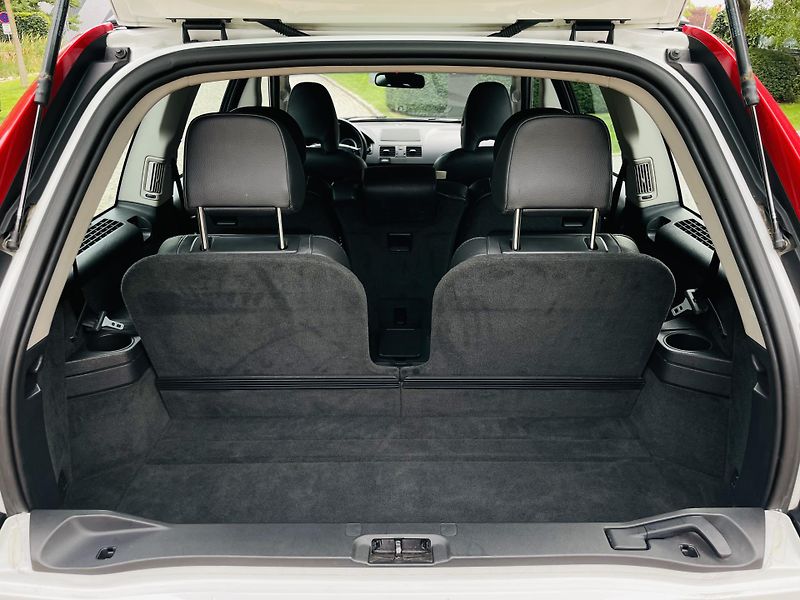 Volvo XC90 2.4D5 4x4 AUT VÝHŘEV SENZORY - fotka 21 z 40