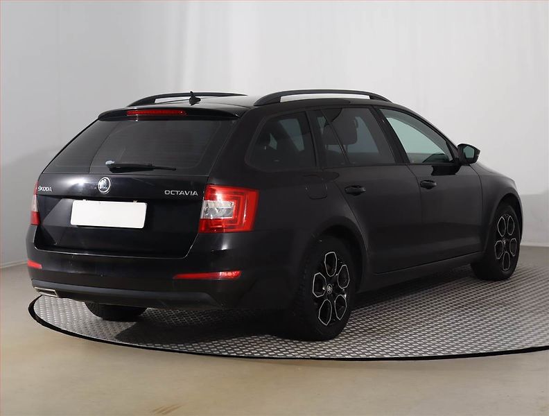 Škoda Octavia (2014) 1.6 TDI, Navi, Tempomat - fotka 5 z 16