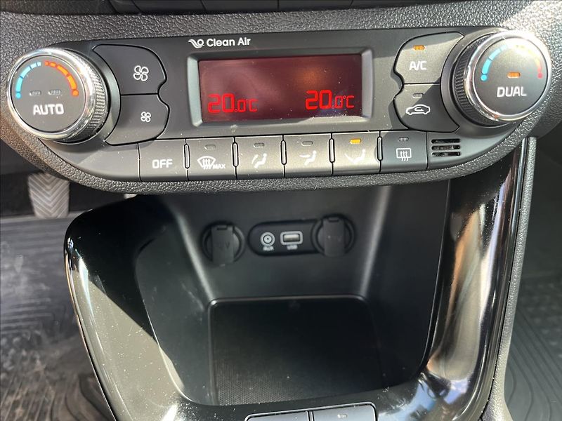 Kia Ceed 1,6 CRDi ČR KLIMA KAMERA NAVI - fotka 21 z 45