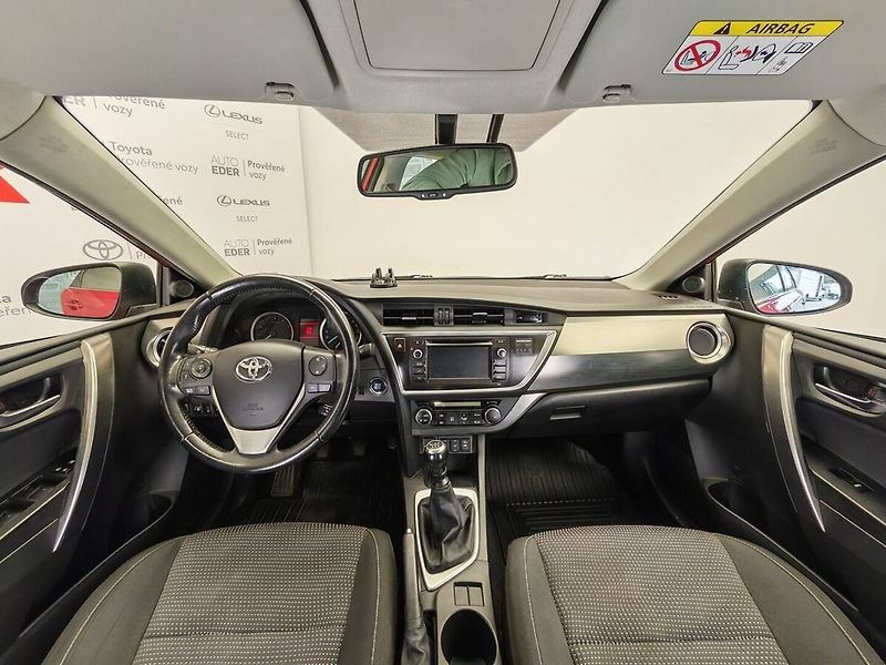 Toyota Auris 1.3 Dual VVT-i Active - fotka 11 z 30