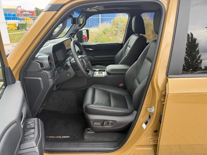 Toyota Land Cruiser 2.8 D-4D 6AT Executive MHEV AW - fotka 12 z 30