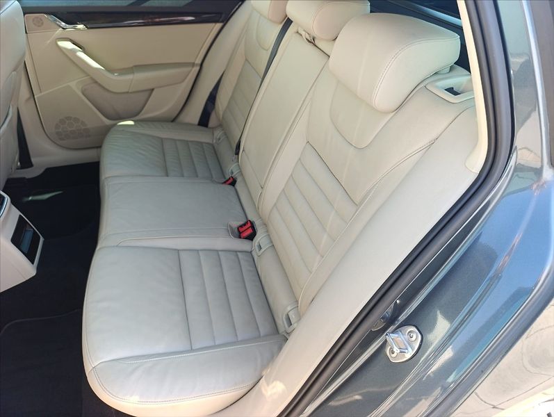 Škoda Octavia 1,6 TDi 4x4 Navi,Kůže,Aut.klim - fotka 22 z 36