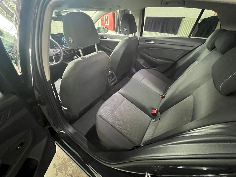 Volkswagen Golf (2025) Limited 1.5 TSI 85 kW 6°manuál - fotka 14 z 33