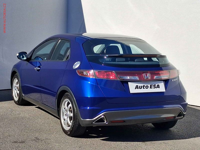 Honda Civic (2008) 1.4 i-VTEC, ČR, AC, tempo - fotka 6 z 17