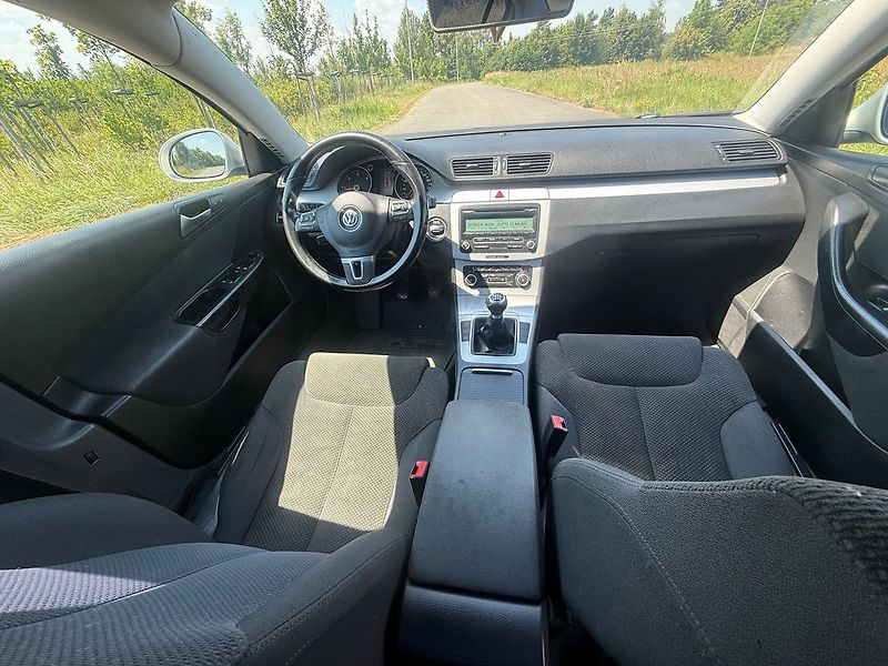 Volkswagen Passat 2,0 103 KW KLIMATIZACE PLNĚ DO - fotka 10 z 15