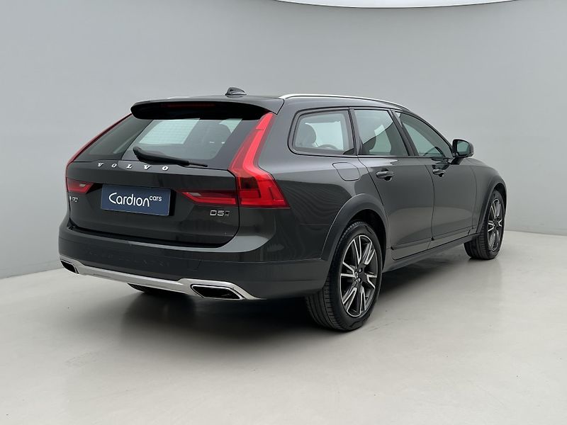 Volvo V90 CC D5 AWD AUT CZ - fotka 12 z 33