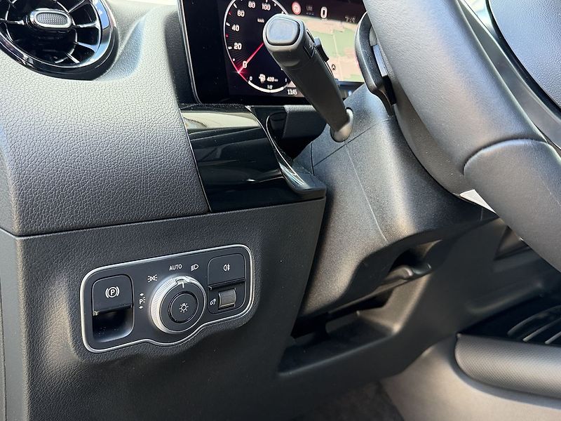 Mercedes-Benz GLA 220 4 MATIC - fotka 21 z 31