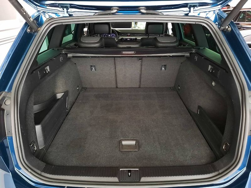 Volkswagen Passat (2023) 2.0 TDI 4Motion (147kW/200k) D - fotka 23 z 26