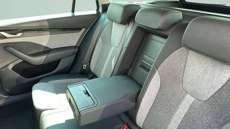 Škoda Octavia Combi Top Selection 2,0TDI 110 - fotka 23 z 31