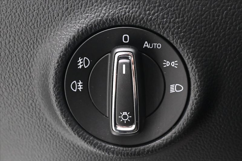 Škoda Superb 1,6 TDI 88 kW NAVI Ambition Zá - fotka 25 z 29