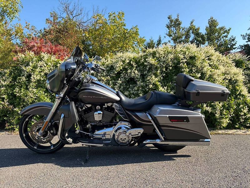 Harley-Davidson FLHX Street Glide (2012) - fotka 5 z 17