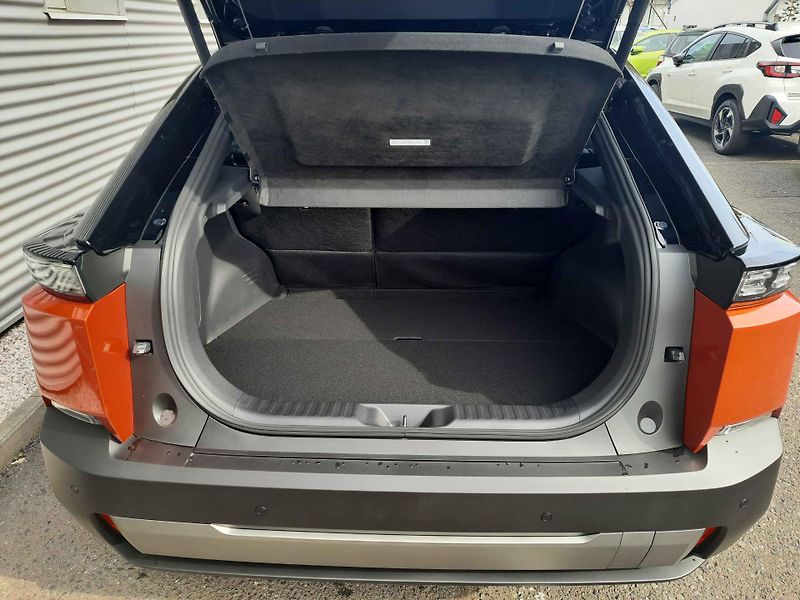 Subaru Uncharted (2026) Executive 77 kWh AWD 252 kW - fotka 48 z 55