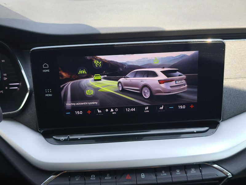 Škoda Octavia 2021 ČR 2.0 TDI DSG STYLE - fotka 14 z 31