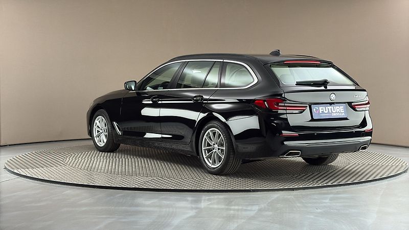 BMW Řada 5 518d AUT Touring - fotka 2 z 29
