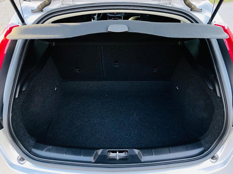Volvo V40 2.0i MANUÁL KAMERA SERVISKA - fotka 21 z 45