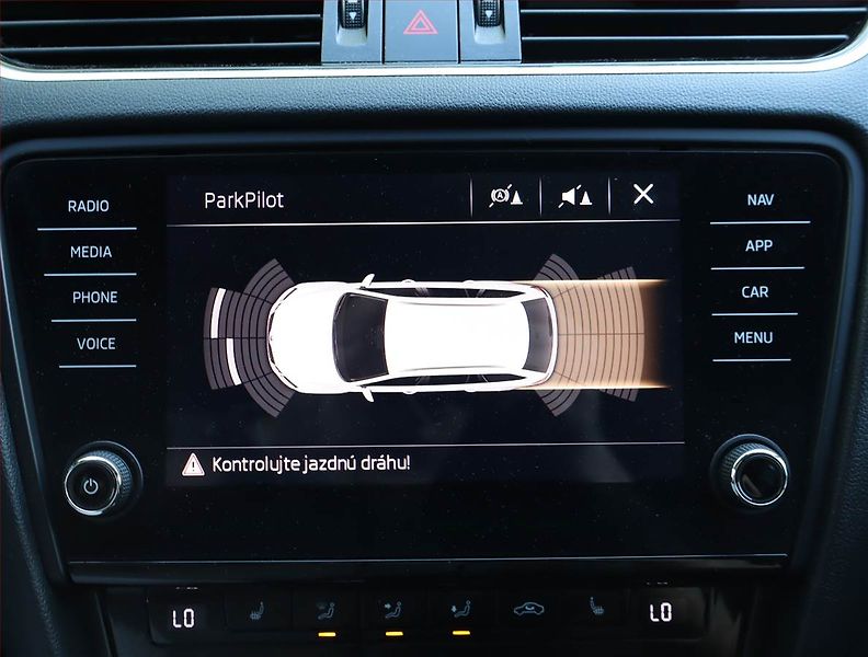 Škoda Octavia (2018) 1.6 TDI, Navi, Tempomat - fotka 18 z 18