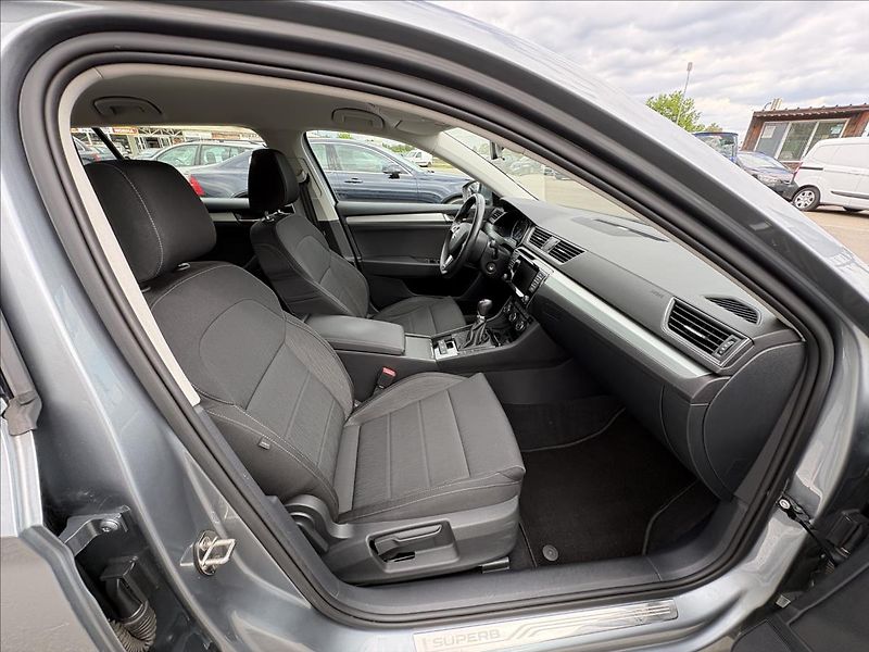 Škoda Superb 1,6 TDi 88kW Xenon,ACC,Výhřev - fotka 25 z 36