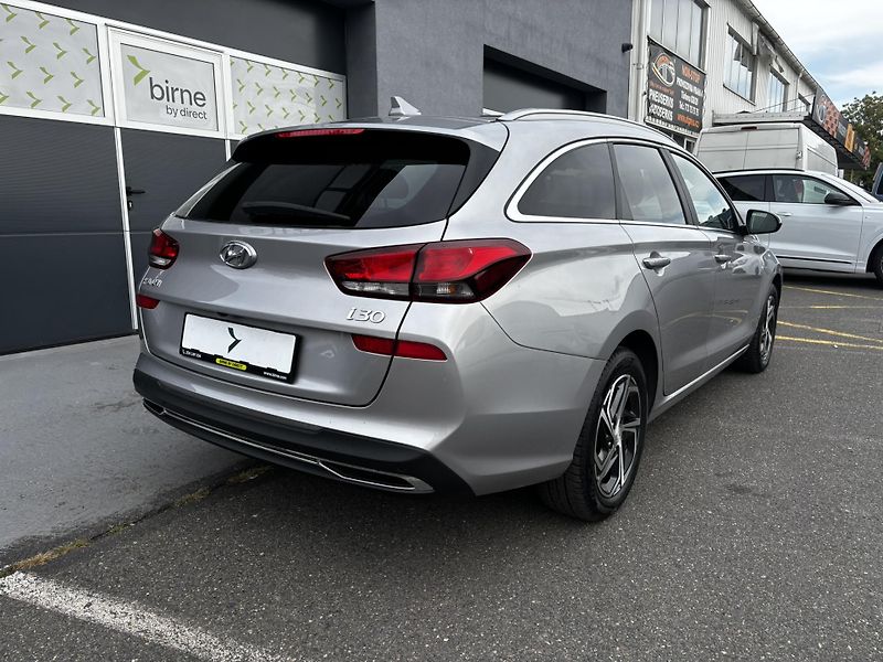 Hyundai i30 (2023) Kombi Smart 1.0 T-GDI - fotka 4 z 13