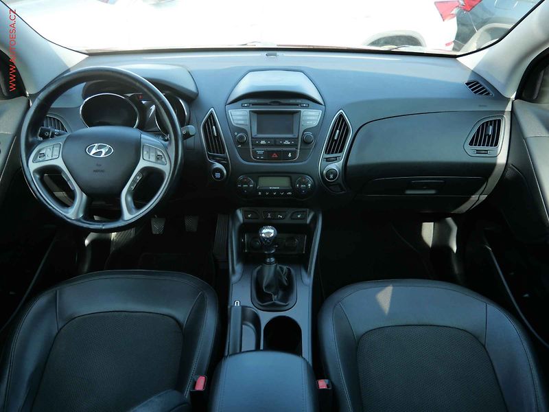 Hyundai ix35 (2013) 2.0 CRDi 4x4, ČR, xenon - fotka 8 z 19