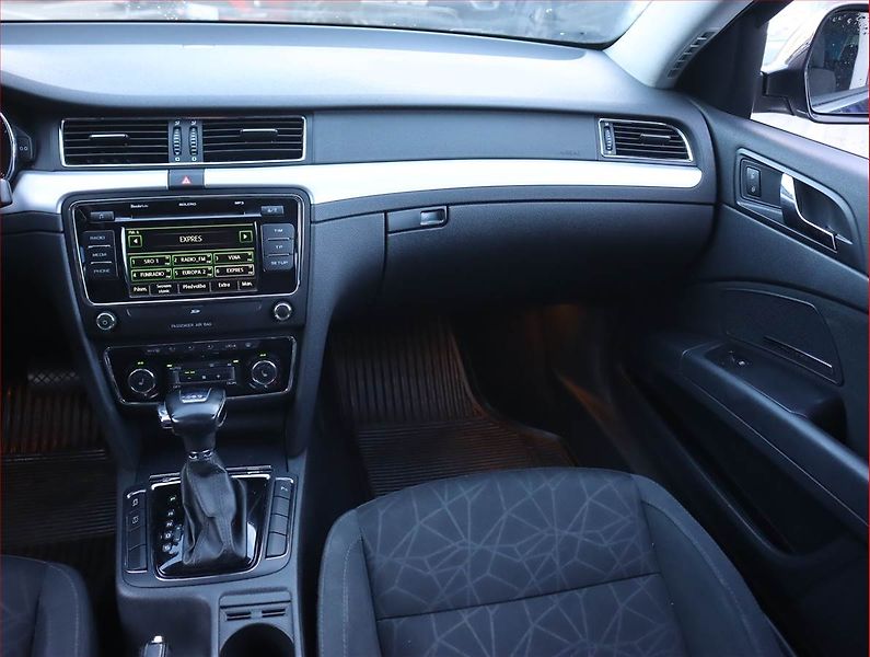 Škoda Superb (2012) 2.0 TDI, Automat, Tempomat - fotka 8 z 18
