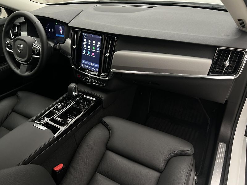 Volvo V90 T6 AWD DARK PLUS RECHARGE AUT - fotka 22 z 47