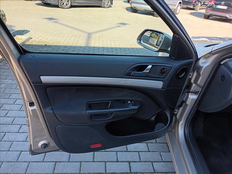 Škoda Octavia 1,6 MPI,75KW,DSG,KLIMA, - fotka 16 z 31